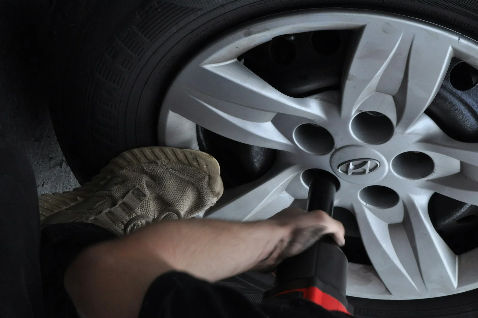 8 Key Benefits of Mobile Tyre Filling for UK Drivers in 2026